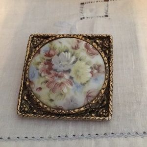 Beautiful pin / pendant